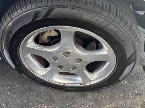 Used 2004 Ford Mustang Deluxe Convertible image 22