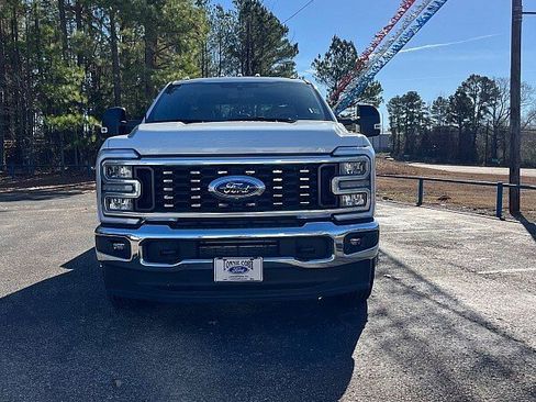 Used 2025 Ford F350 Lariat image 2