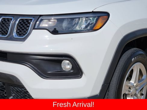 Used 2023 Jeep Compass Latitude AWD/4WD image 10
