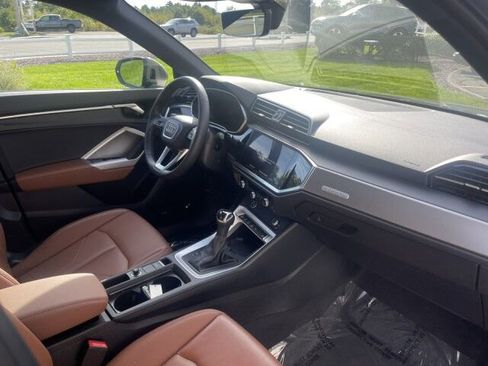 Used 2024 Audi Q3 2.0T Premium Plus w/ Premium Plus Package image 11