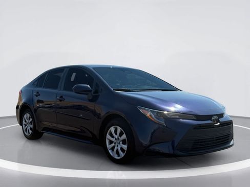 Used 2023 Toyota Corolla LE w/ Carpet Mat Package (TMS) FWD image 5