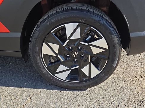 Used 2025 Hyundai Kona SEL FWD image 11