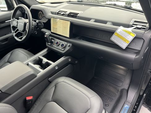 New 2025 Land Rover Defender 130 V8 image 9