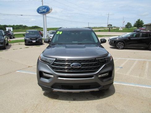 Used 2024 Ford Explorer XLT w/ Equipment Group 202A AWD/4WD image 2
