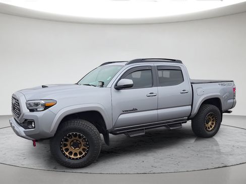 Used 2020 Toyota Tacoma TRD Sport w/ TRD Premium Sport Package AWD/4WD image 12