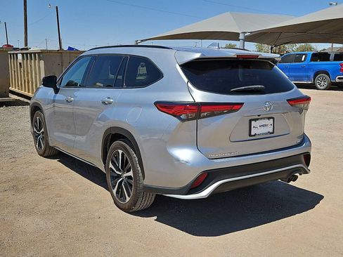 Used 2022 Toyota Highlander XSE FWD image 6