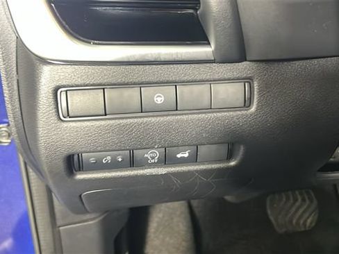 Used 2023 Nissan Rogue SL AWD/4WD image 19