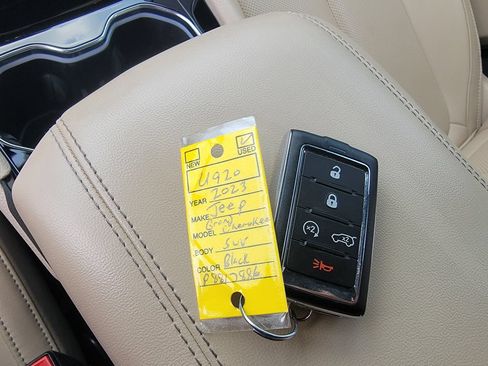 Used 2023 Jeep Grand Cherokee L Limited w/ Luxury Tech Group II RWD image 25