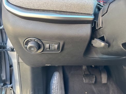 Used 2023 Jeep Compass Latitude w/ Convenience Group image 35