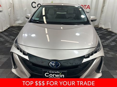 Used 2018 Toyota Prius Prime Premium image 2