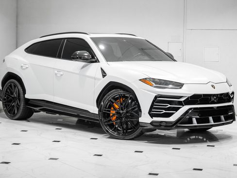 Used 2020 Lamborghini Urus image 1