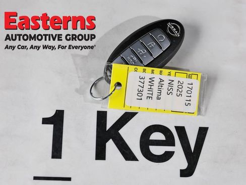 Used 2025 Nissan Altima 2.5 SV FWD image 25