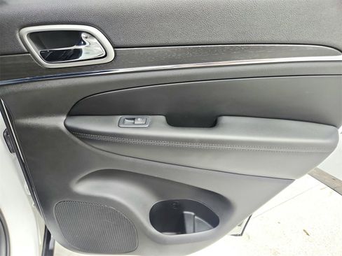 Used 2018 Jeep Grand Cherokee Limited image 44