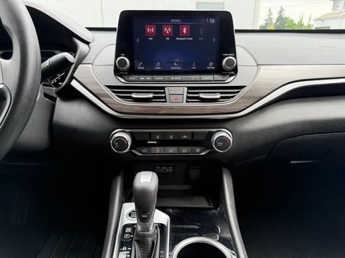Used 2024 Nissan Altima 2.5 SV FWD image 22