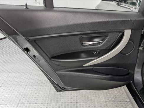 Used 2016 BMW 320i xDrive Sedan AWD/4WD image 17