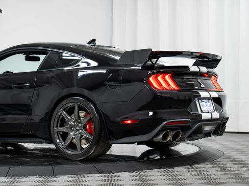 Used 2021 Ford Mustang Shelby GT500 w/ Carbon Fiber Track Pack image 35