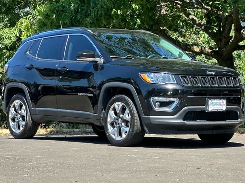 Used 2017 Jeep Compass Limited w/ Navigation Group AWD/4WD image 9