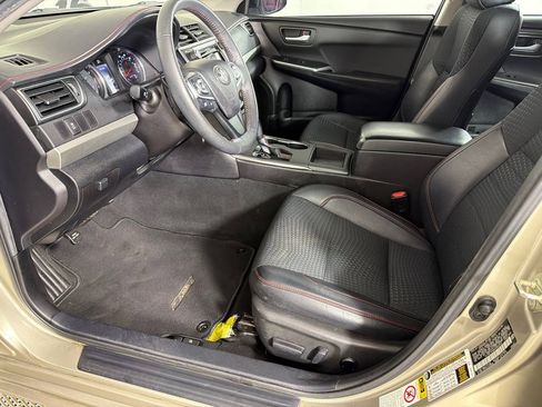 Used 2015 Toyota Camry SE image 9