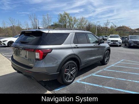 Used 2025 Ford Explorer ST-Line w/ ST-Line Street Pack AWD/4WD image 4