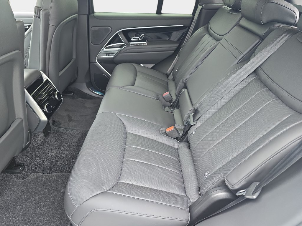 New 2025 Land Rover Range Rover SE AWD/4WD image 15