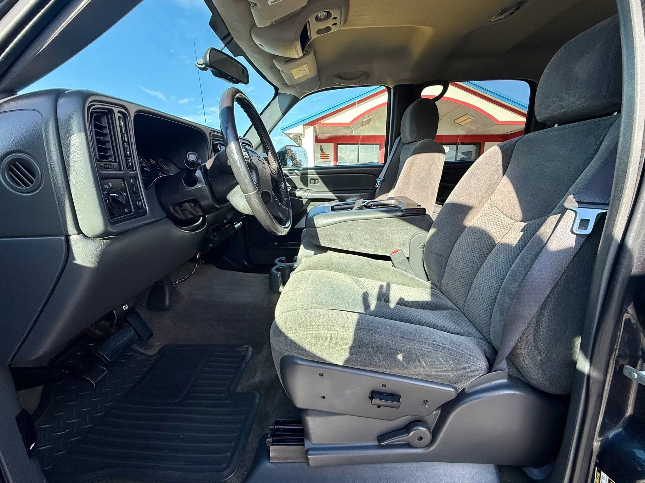 Used 2005 Chevrolet Silverado 3500 LS w/ Heavy-Duty Power Package AWD/4WD image 9