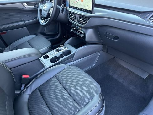 New 2025 Ford Escape SE image 15