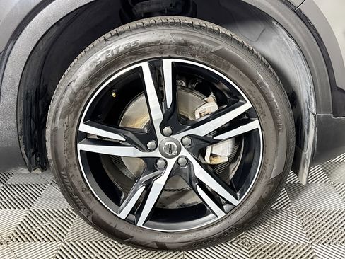 Used 2020 Volvo XC40 T5 R-Design image 31