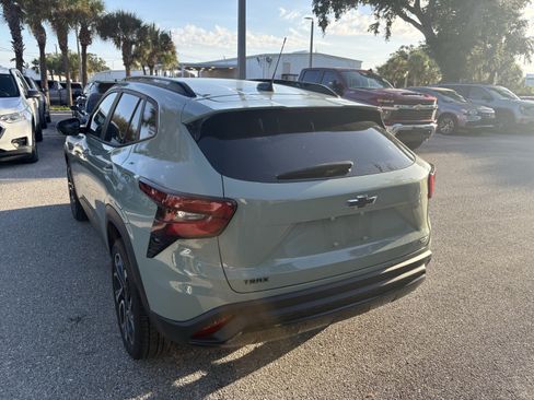 Used 2024 Chevrolet Trax RS w/ Sunroof Package FWD image 5