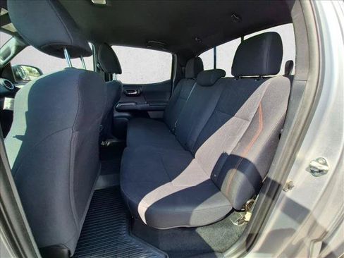 Used 2018 Toyota Tacoma TRD Off-Road AWD/4WD image 18