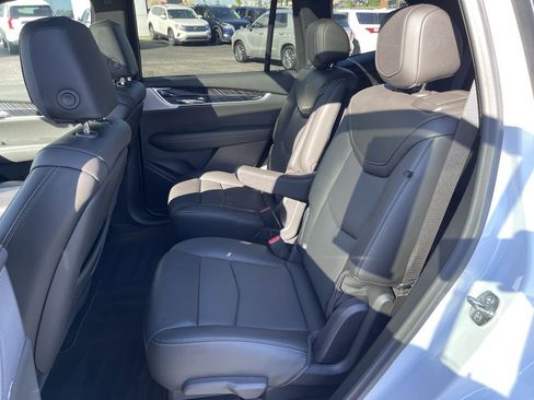 Used 2025 Cadillac XT6 Premium Luxury image 26