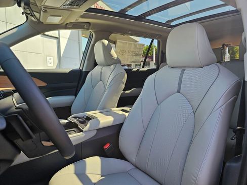 New 2026 Toyota Grand Highlander AWD image 21