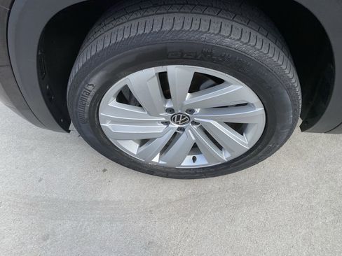 Used 2021 Volkswagen Atlas SEL image 3