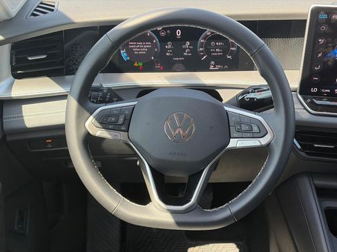 Certified 2026 Volkswagen Tiguan SE AWD/4WD image 13
