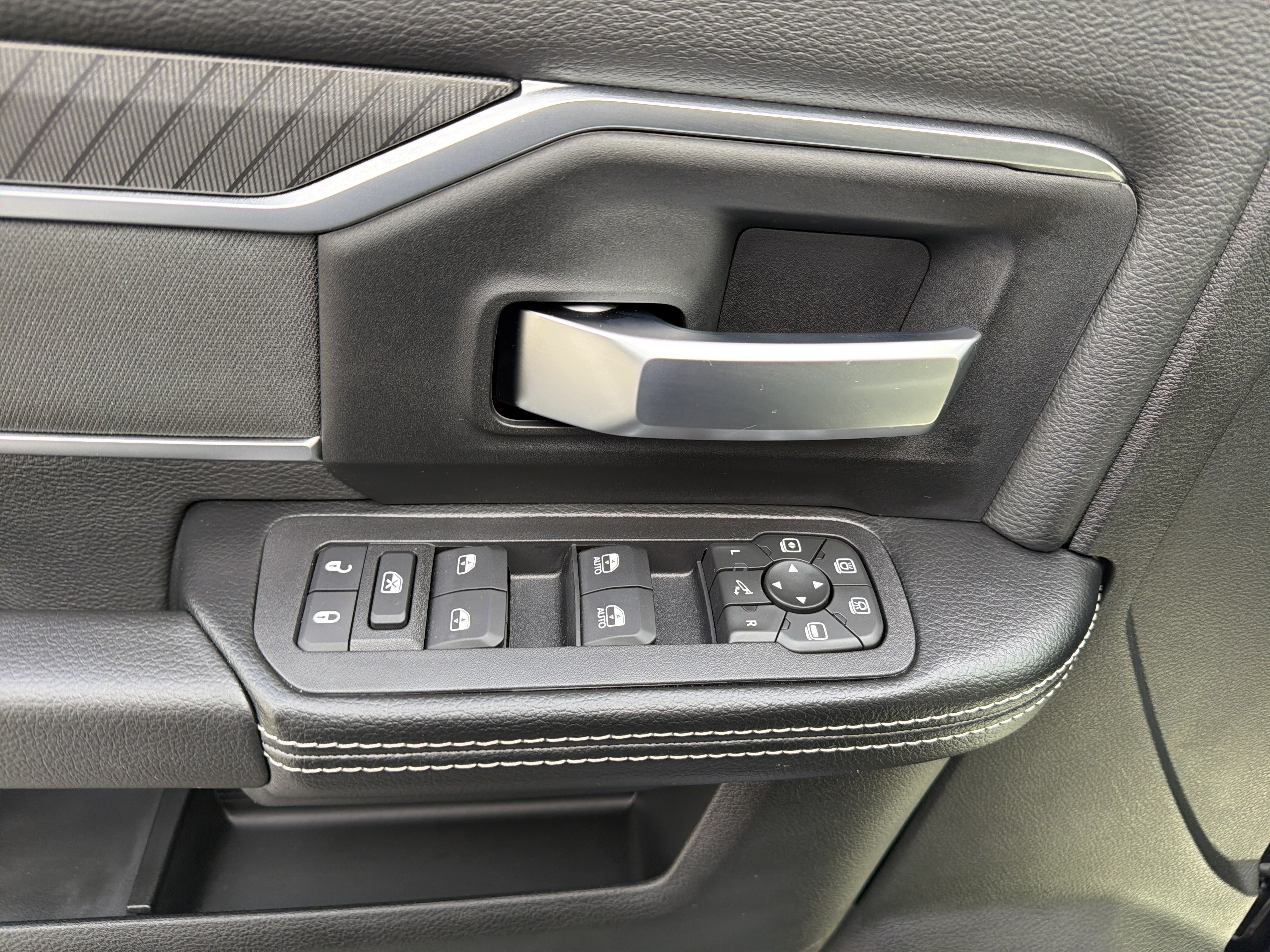 New 2026 RAM 2500 Big Horn AWD/4WD image 15