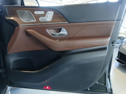 Used 2024 Mercedes-Benz GLS 450 4MATIC image 35