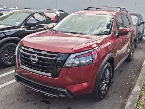 Certified 2022 Nissan Pathfinder SV w/ SV Black Package image 5