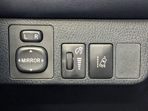 Used 2018 Toyota RAV4 Limited image 38