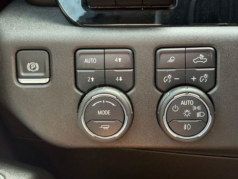 Used 2025 Chevrolet Silverado 2500 High Country w/ High Country Premium Package image 16