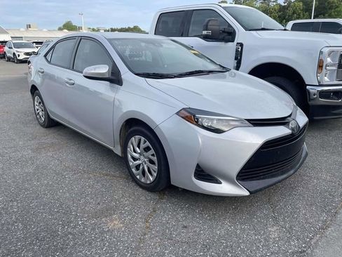 Used 2019 Toyota Corolla LE image 1