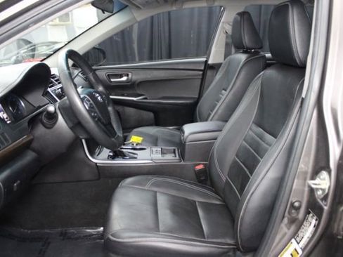 Used 2015 Toyota Camry XLE image 11
