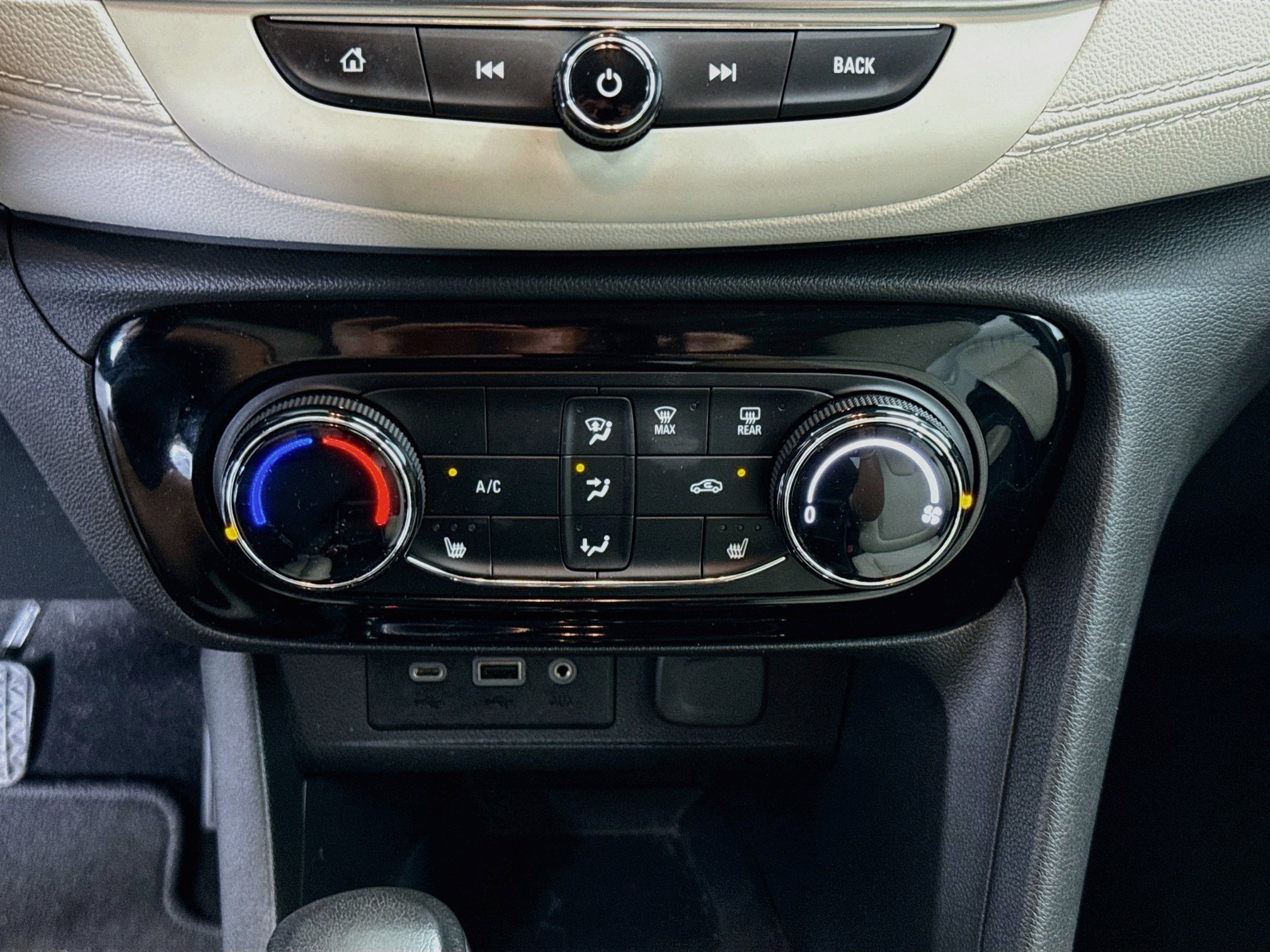 Used 2023 Buick Encore GX Preferred w/ Cold Weather Comfort Package FWD image 22