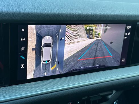 Used 2025 Porsche Cayenne image 23