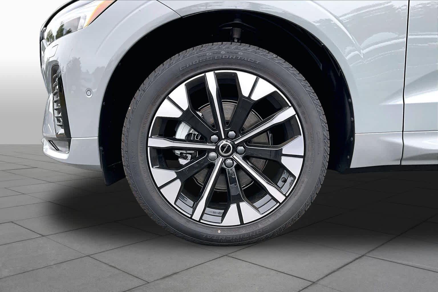 New 2026 Volvo XC60 B5 Plus w/ Protection Package Premier AWD/4WD image 16