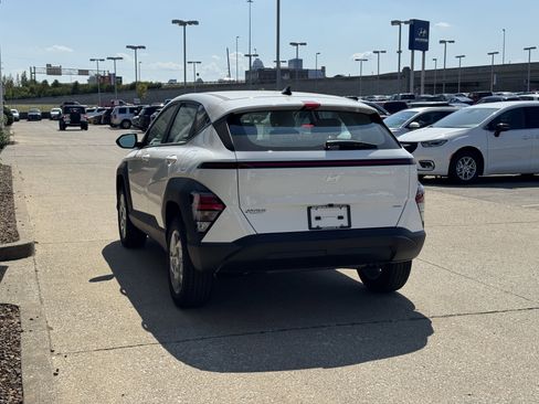 New 2026 Hyundai Kona SE image 8