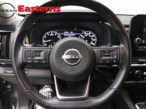Used 2025 Nissan Pathfinder SV FWD image 10