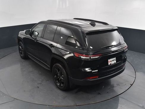 New 2025 Jeep Grand Cherokee Limited w/ Black Appearance Package image 42