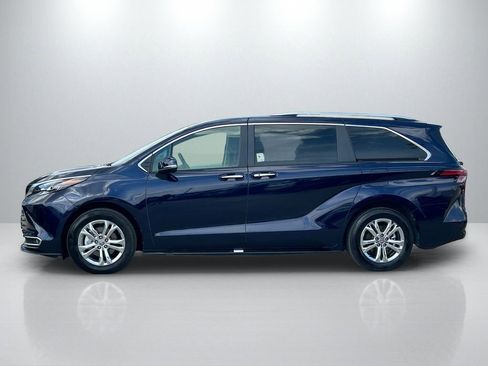 Used 2024 Toyota Sienna Platinum image 8