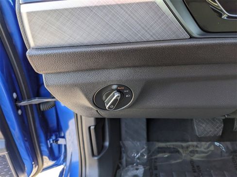 Certified 2022 Volkswagen Jetta SE w/ Panoramic Sunroof Package image 26