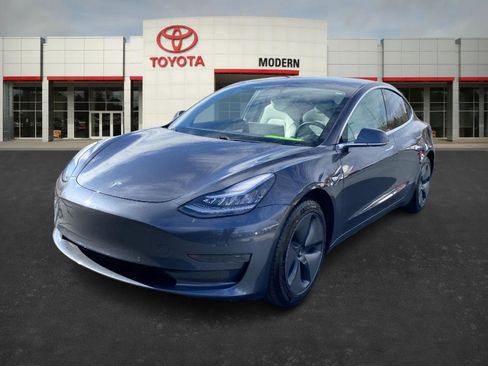 Used 2020 Tesla Model 3 Standard Range Plus image 1