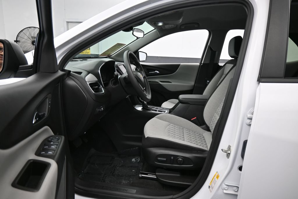 Used 2024 Chevrolet Equinox LS w/ LS Convenience Package FWD image 10
